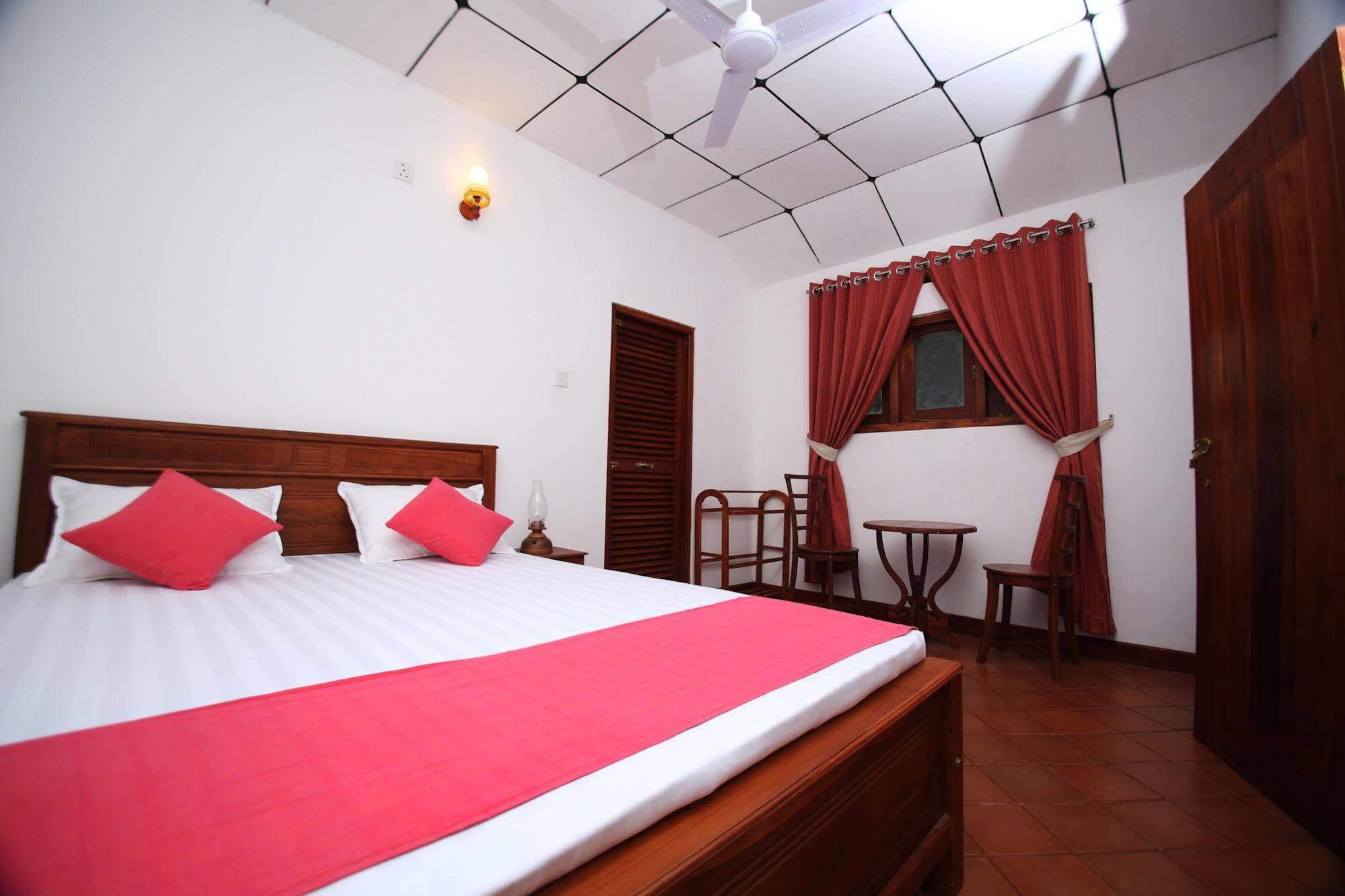 Summer Dew Villa Talpe Exterior foto